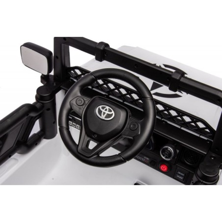 Elektriauto Toyota FJ valge 4x4