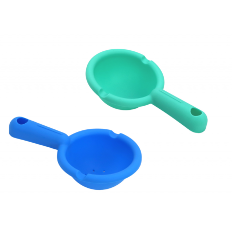 Pöörlev vannimänguasi, värvilised kausid, kaks lusikat