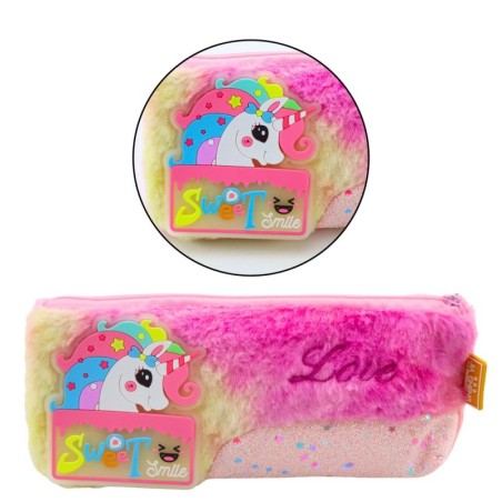 Plush ükssarviku pinal läikivate roosade ükssarviku elementidega