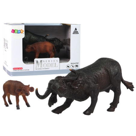 Kujukesed pühvel ja vasikas Aafrika loomaaia loomad