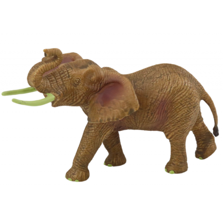 Kogutav kujuke Aafrika elevant ülestõstetud pagasiruumiga Safari