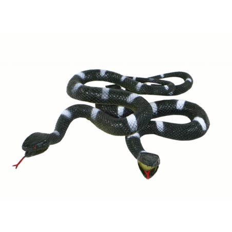 Kunstkumm must valgete triipudega struktureeritud