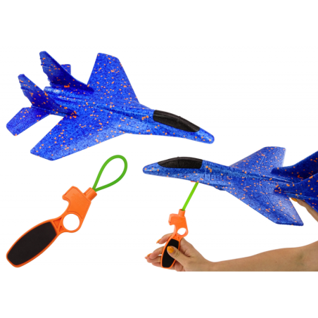 Vahtpolüstüroolist hävituslennuk sinise kadakaheitjaga