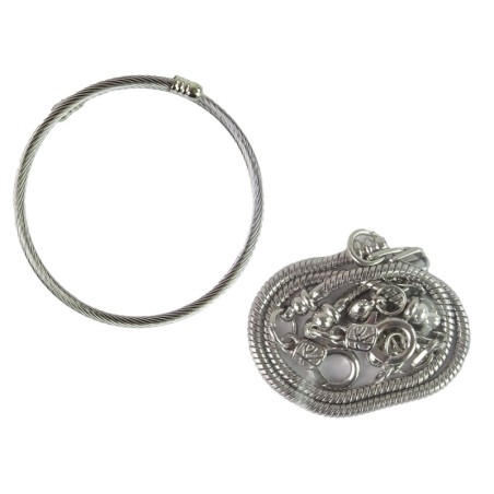 Käevõrude, kettide ja helmeste komplekt