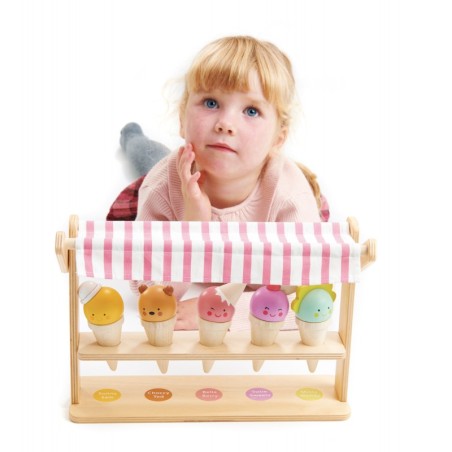 Puidust rõõmus jäätiselett