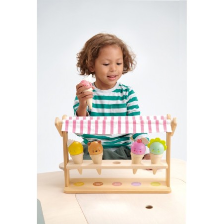 Puidust rõõmus jäätiselett