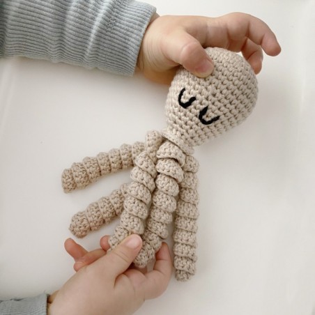 Käsitöö kõristi kaheksajalg, hall