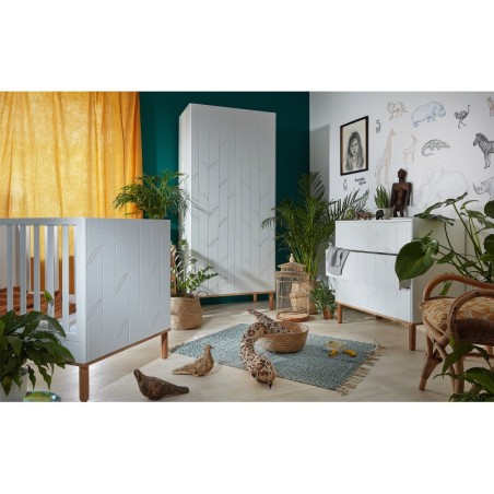 Kolme sahtliga kummut Toteme Botanic