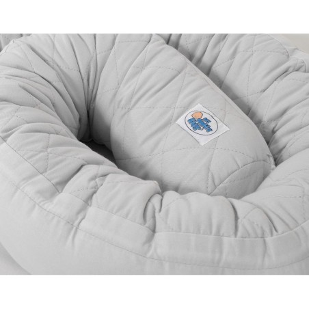 Tepitud beebipesa 2in1 voodipehmendus, hall