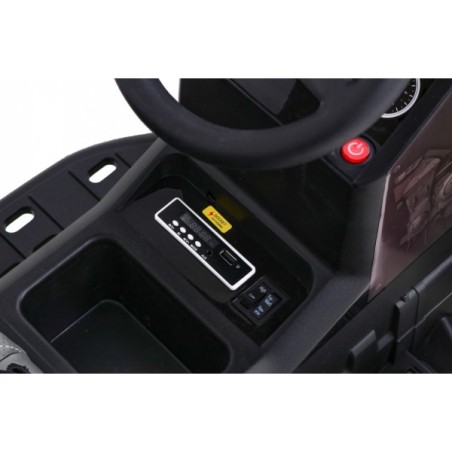 Must laste elektriline traktor koos haagisega