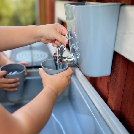 Laste mängumaja koos õueköögi ja piknikulauaga