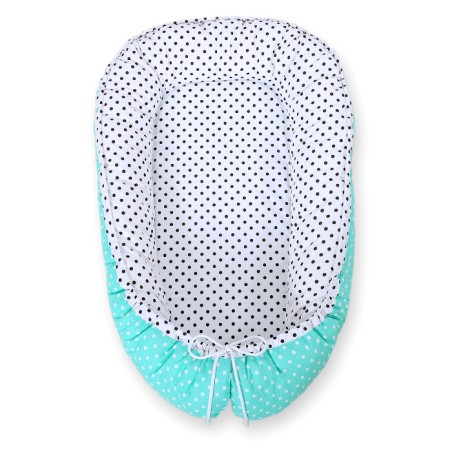 Beebipesa kahepoolne Premium Cocoon väikelastele - mustad täpid valged täpid piparmündil