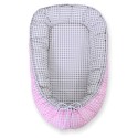 Beebipesa kahepoolne Premium Cocoon väikelastele - halliruuduline/ roosaruuduline