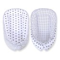 Beebipesa kahepoolne Premium Cocoon väikelastele - mustad tähed/täpid
