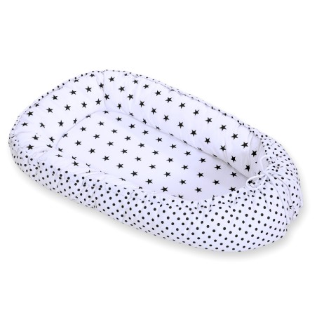 Beebipesa kahepoolne Premium Cocoon väikelastele - mustad tähed/täpid