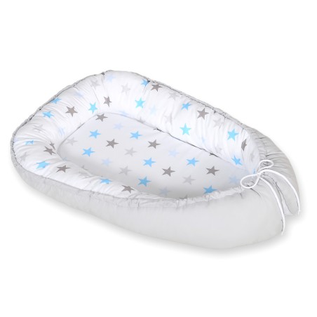 Beebipesa kahepoolne Premium Cocoon väikelastele - tähed sinakashall/hall