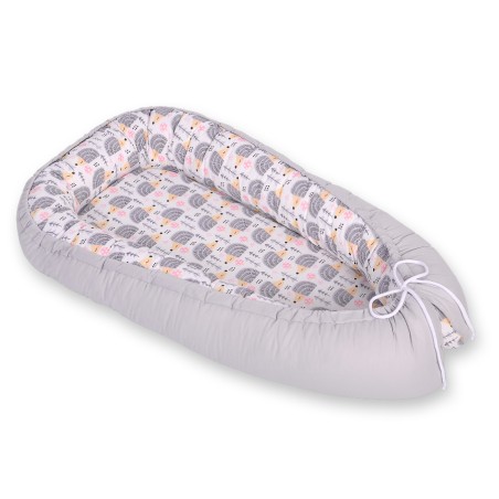 Beebipesa kahepoolne Premium Cocoon väikelastele - siil hall
