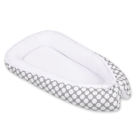 Beebipesa kahepoolne Premium Cocoon väikelastele- valged täpid/valge