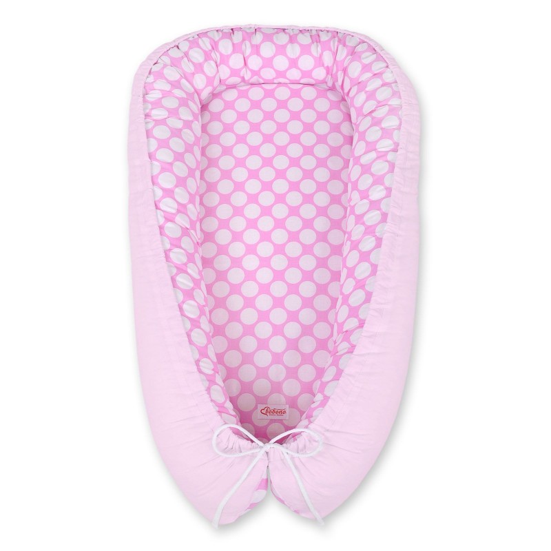 Beebipesa kahepoolne Premium Cocoon väikelastele - roosa valgete täppidega/roosa