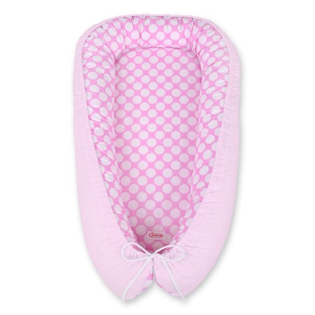 Beebipesa kahepoolne Premium Cocoon väikelastele - roosa valgete täppidega/roosa