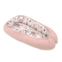 Beebipesa kahepoolne Premium Cocoon väikelastele - seepiaroosid/pastellroosa