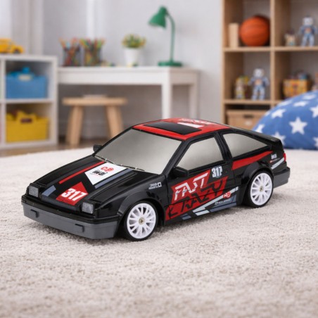 Must 1:24 RC-kupee driftiauto vahetatavate ratastega