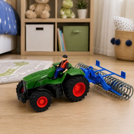 Roheline kaugjuhitav traktor põllurulli ja põllumehega 1:24