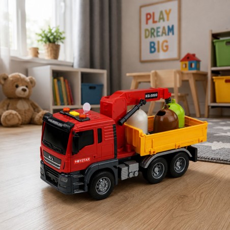 Punane kraanaga prügiauto sorteerimiskonteineritega