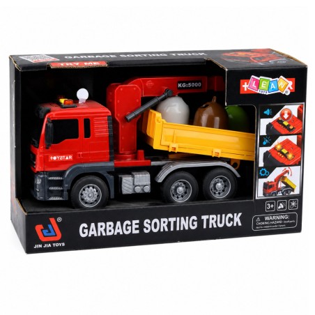 Punane kraanaga prügiauto sorteerimiskonteineritega