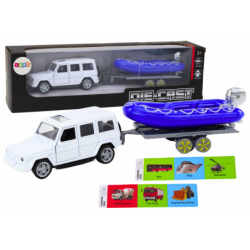 Haagise ja mootorpaadiga maastikuauto, valge...