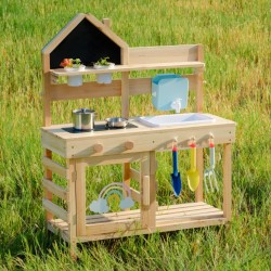 Lastele mõeldud õue mudaköök