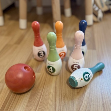 Värviline keeglimäng lastele numbritega