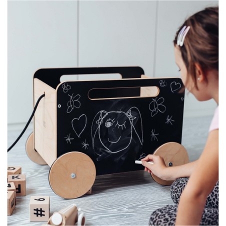 Ratastel mänguasjakast, must