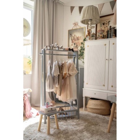 Laste stange riietele, hall