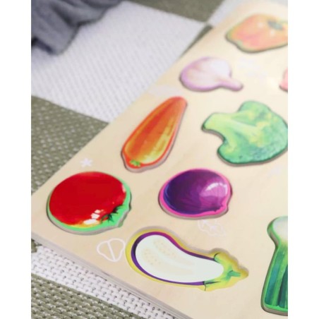 Puidust Montessori köögiviljade pusle