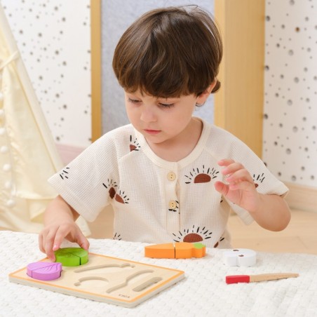 Viga puidust monssori õpetlik pusle köögiviljade lõikamine