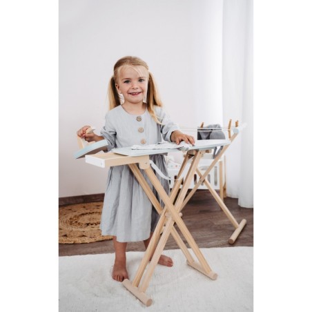 Triikimislaud triikrauaga