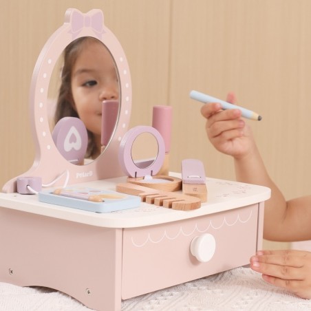 Puidust tualettlaud aksessuaaridega, väike printsessi nurk